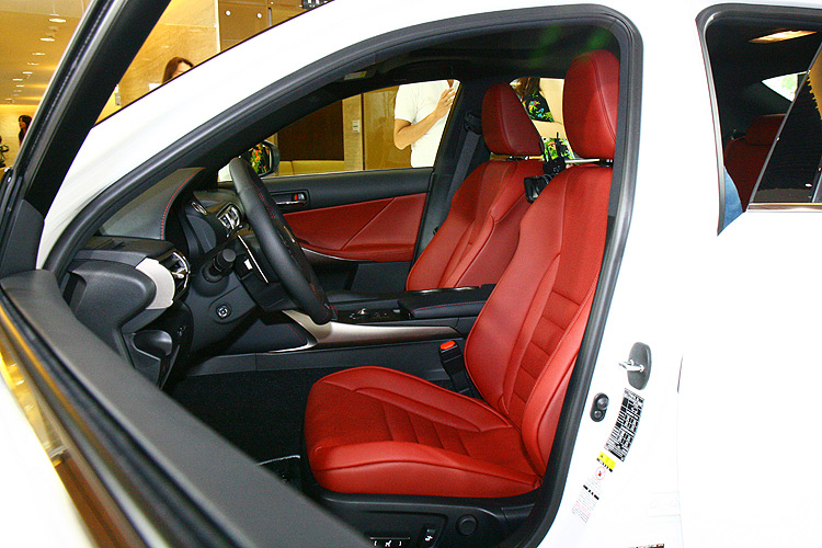 8AR-FTS世代新章 《Lexus IS 200t》169萬元起正式開賣! 8AR-FTS世代新章 《Lexus IS 200t》169萬元起正式開賣!