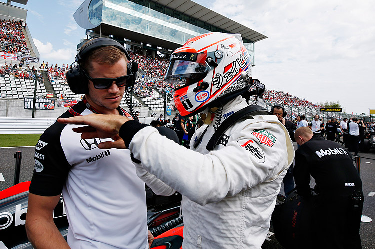 再難受也要撐下去! 《Jenson Button》確定明年續留McLaren Honda 再難受也要撐下去! 《Jenson Button》確定明年續留McLaren Honda