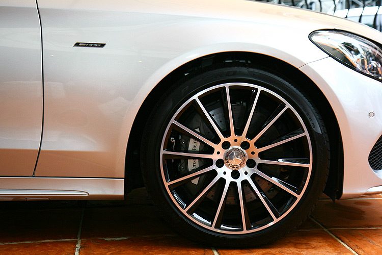 品牌進階性能車的敲門磚 賓士《Mercedes-Benz C 450 AMG 4Matic》342萬元正式襲台! 品牌進階性能車的敲門磚 賓士《Mercedes-Benz C 450 AMG 4Matic》342萬元正式襲台!