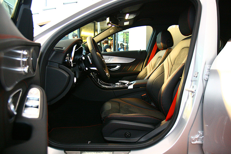 品牌進階性能車的敲門磚 賓士《Mercedes-Benz C 450 AMG 4Matic》342萬元正式襲台! 品牌進階性能車的敲門磚 賓士《Mercedes-Benz C 450 AMG 4Matic》342萬元正式襲台!