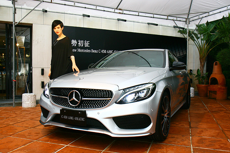 品牌進階性能車的敲門磚 賓士《Mercedes-Benz C 450 AMG 4Matic》342萬元正式襲台! 品牌進階性能車的敲門磚 賓士《Mercedes-Benz C 450 AMG 4Matic》342萬元正式襲台!