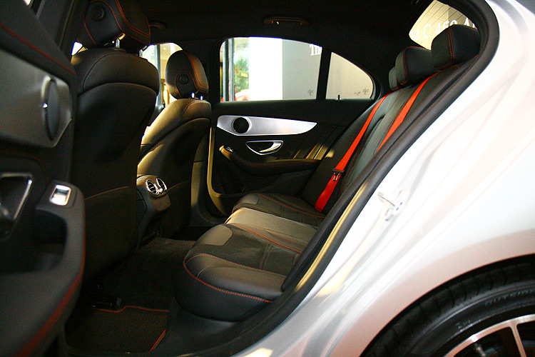 品牌進階性能車的敲門磚 賓士《Mercedes-Benz C 450 AMG 4Matic》342萬元正式襲台! 品牌進階性能車的敲門磚 賓士《Mercedes-Benz C 450 AMG 4Matic》342萬元正式襲台!