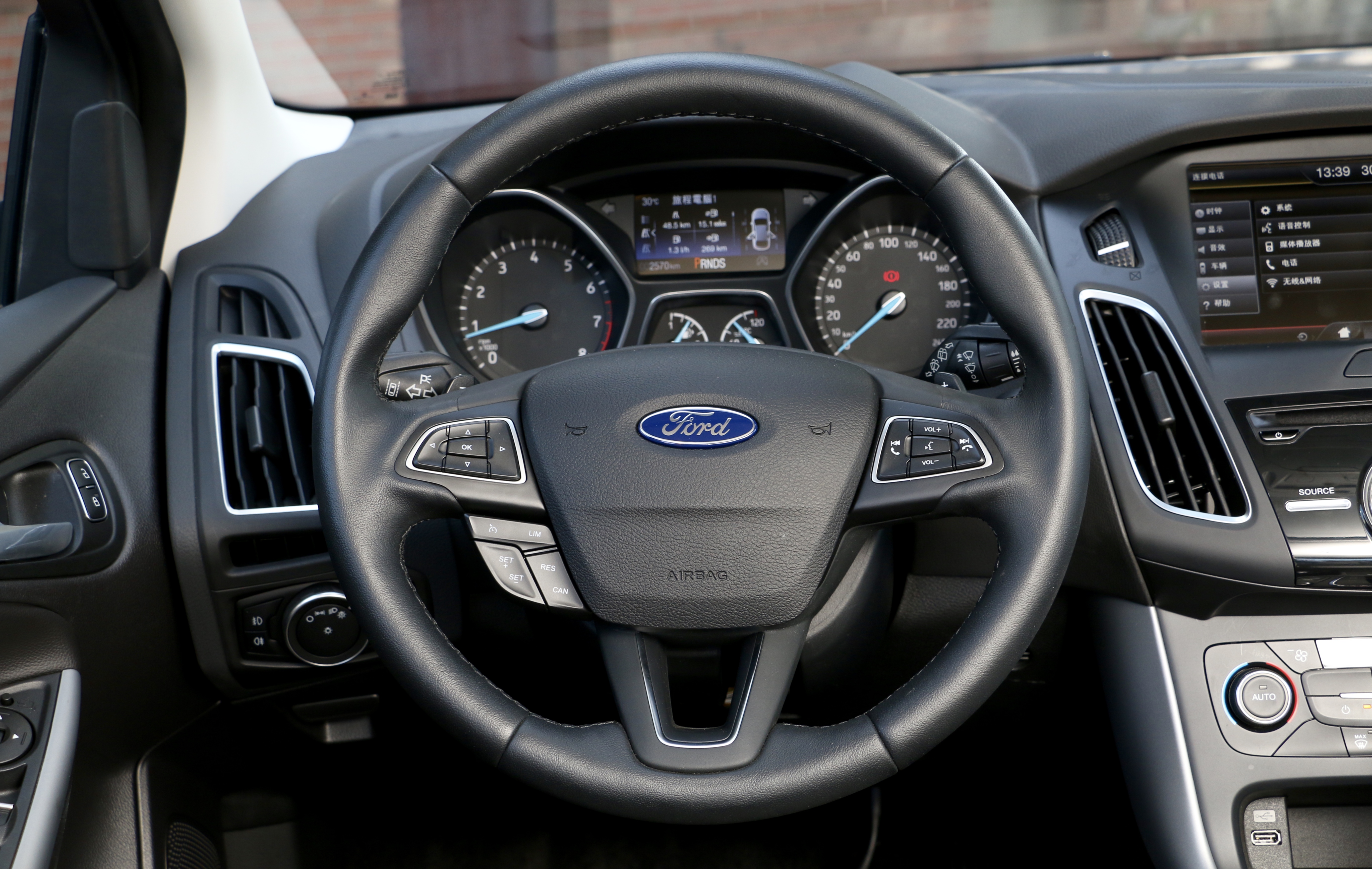 售價再降入門車型64.5萬元起!小改款福特《Ford Focus》正式發表&搶先試駕體驗 售價再降入門車型64.5萬元起!小改款福特《Ford Focus》正式發表&搶先試駕體驗