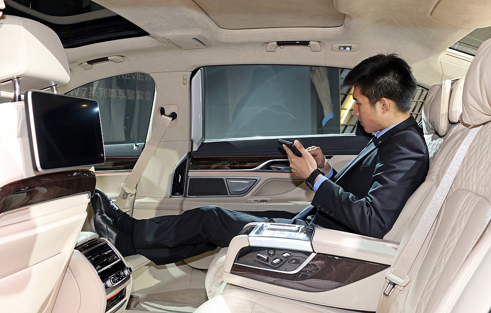 新一代科技旗艦即將登台 全新大改款寶馬《BMW 740Li》長軸車型搶先預賞 新一代科技旗艦即將登台 全新大改款寶馬《BMW 740Li》長軸車型搶先預賞
