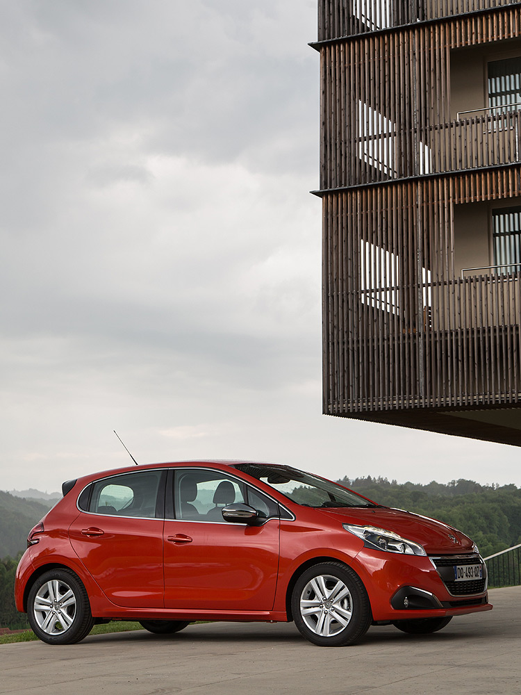 PureTech三缸渦輪引擎叩關!小改款寶獅《Peugeot 208》車系全數到位新登場 PureTech三缸渦輪引擎叩關!小改款寶獅《Peugeot 208》車系全數到位新登場