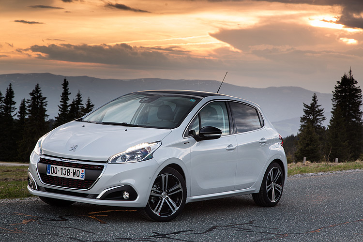 PureTech三缸渦輪引擎叩關!小改款寶獅《Peugeot 208》車系全數到位新登場 PureTech三缸渦輪引擎叩關!小改款寶獅《Peugeot 208》車系全數到位新登場