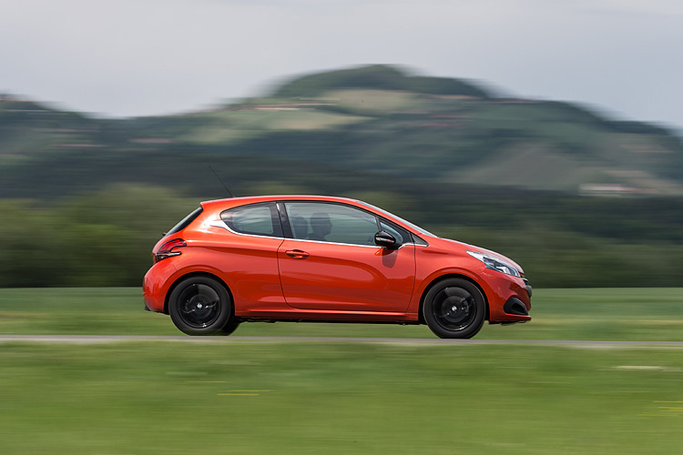 PureTech三缸渦輪引擎叩關!小改款寶獅《Peugeot 208》車系全數到位新登場 PureTech三缸渦輪引擎叩關!小改款寶獅《Peugeot 208》車系全數到位新登場
