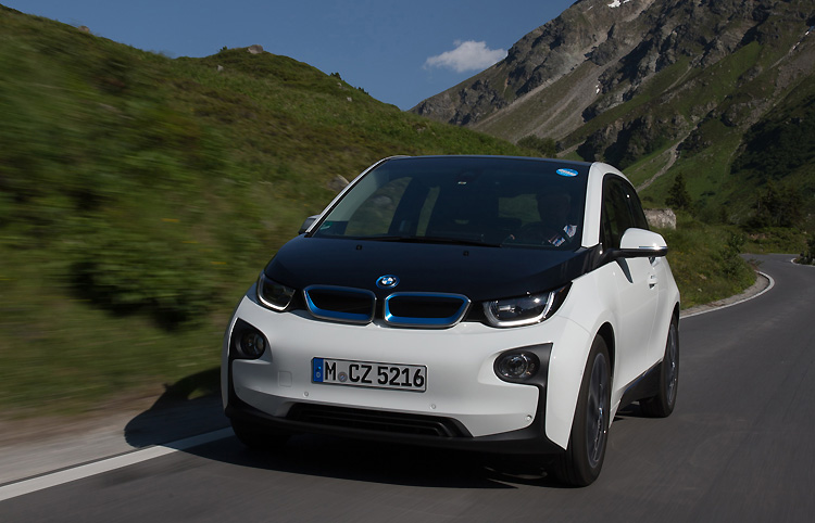 安全氣囊恐作動異常 《BMW》與《Mini》在美召回六千餘輛新車 安全氣囊恐作動異常 《BMW》與《Mini》在美召回六千餘輛新車