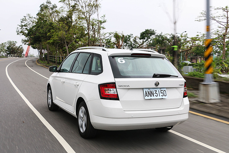 尾廂升級、帥勁加倍─《Škoda Fabia Combi 1.2 TSI》瞄準空缺強勢襲來 尾廂升級、帥勁加倍─《Škoda Fabia Combi 1.2 TSI》瞄準空缺強勢襲來