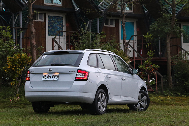 尾廂升級、帥勁加倍─《Škoda Fabia Combi 1.2 TSI》瞄準空缺強勢襲來 尾廂升級、帥勁加倍─《Škoda Fabia Combi 1.2 TSI》瞄準空缺強勢襲來