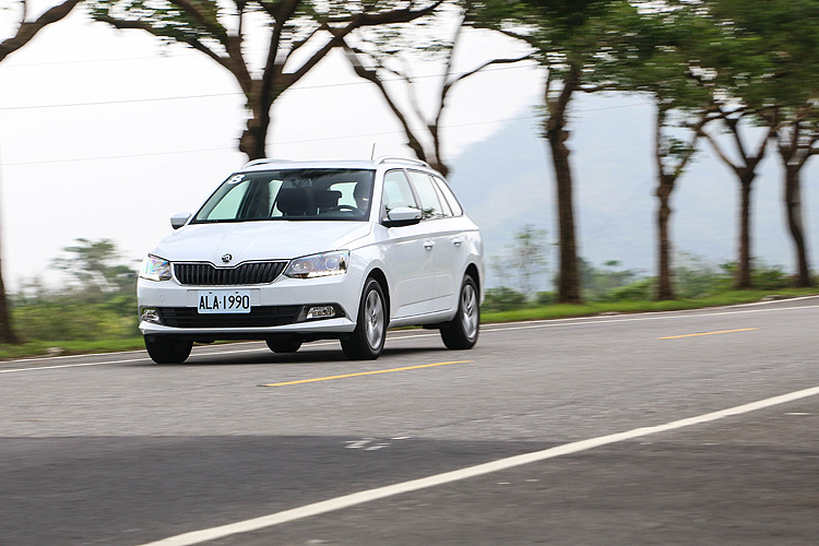 尾廂升級、帥勁加倍─《Škoda Fabia Combi 1.2 TSI》瞄準空缺強勢襲來 尾廂升級、帥勁加倍─《Škoda Fabia Combi 1.2 TSI》瞄準空缺強勢襲來