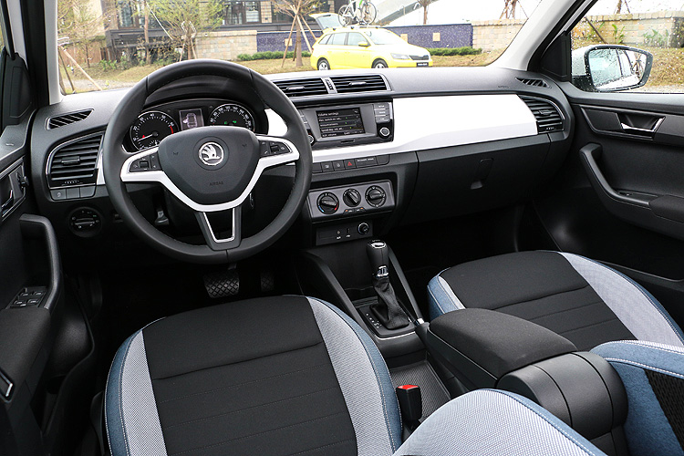 尾廂升級、帥勁加倍─《Škoda Fabia Combi 1.2 TSI》瞄準空缺強勢襲來 尾廂升級、帥勁加倍─《Škoda Fabia Combi 1.2 TSI》瞄準空缺強勢襲來