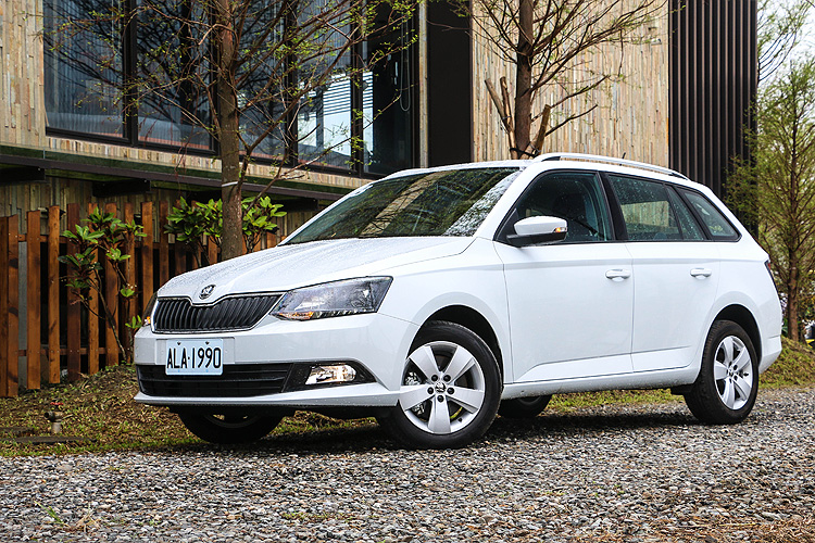 尾廂升級、帥勁加倍─《Škoda Fabia Combi 1.2 TSI》瞄準空缺強勢襲來 尾廂升級、帥勁加倍─《Škoda Fabia Combi 1.2 TSI》瞄準空缺強勢襲來