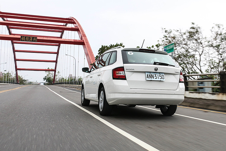 尾廂升級、帥勁加倍─《Škoda Fabia Combi 1.2 TSI》瞄準空缺強勢襲來 尾廂升級、帥勁加倍─《Škoda Fabia Combi 1.2 TSI》瞄準空缺強勢襲來