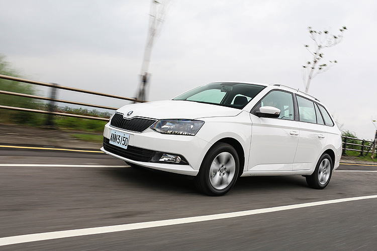 尾廂升級、帥勁加倍─《Škoda Fabia Combi 1.2 TSI》瞄準空缺強勢襲來 尾廂升級、帥勁加倍─《Škoda Fabia Combi 1.2 TSI》瞄準空缺強勢襲來