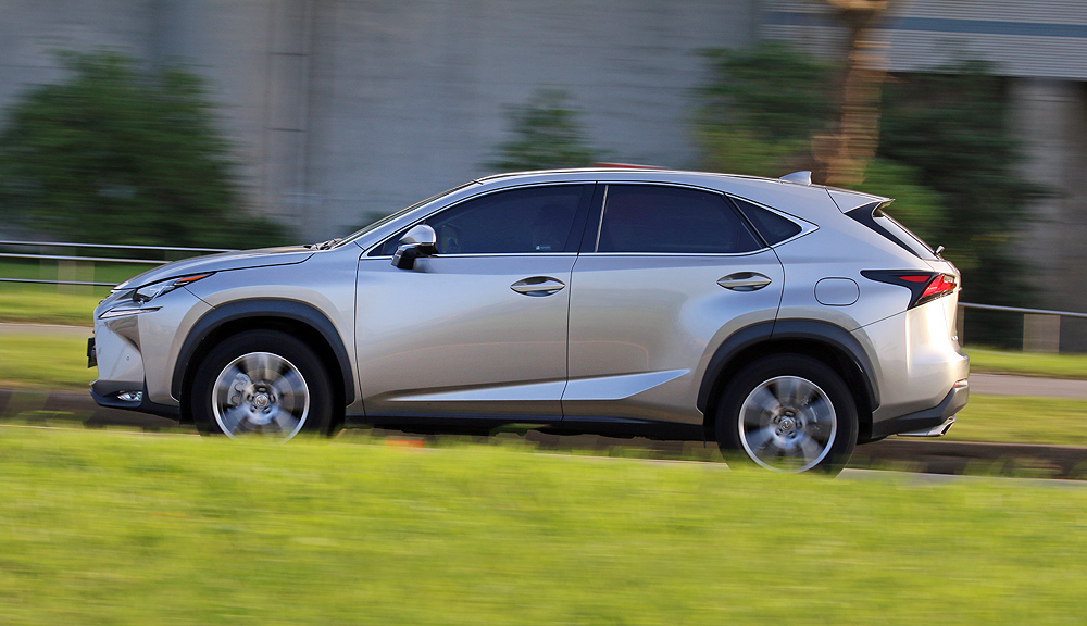 以小搏大!200萬級潛力新秀《BMW X1 sDrive20i》對決強敵《Lexus NX 200t》,動力篇 以小搏大!200萬級潛力新秀《BMW X1 sDrive20i》對決強敵《Lexus NX 200t》,動力篇