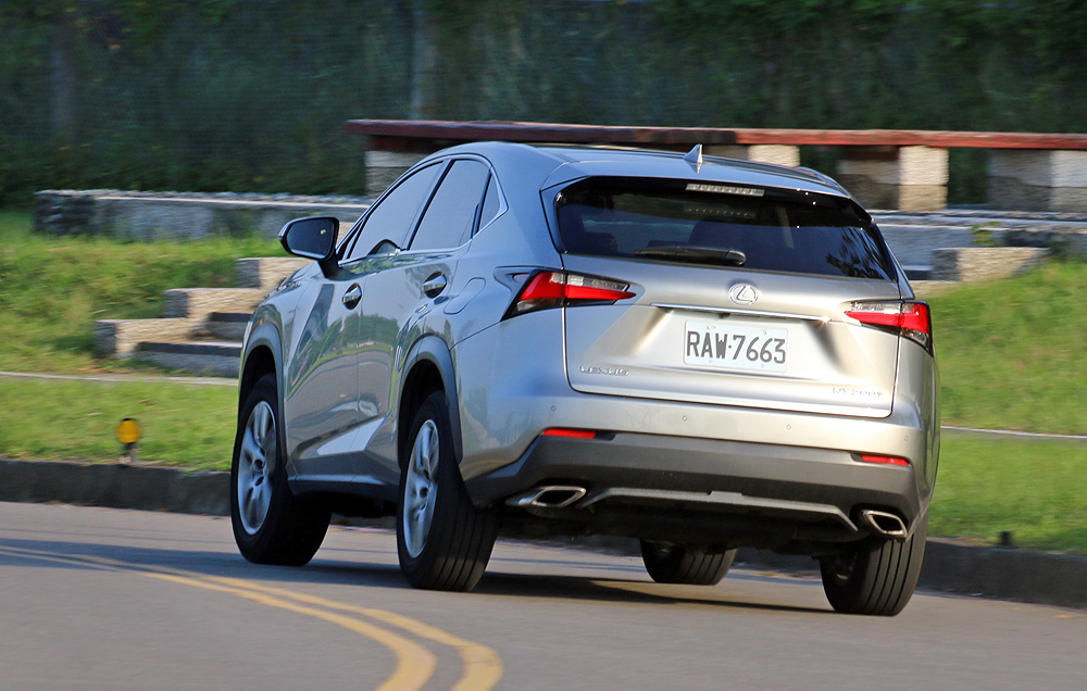 以小搏大!200萬級潛力新秀《BMW X1 sDrive20i》對決強敵《Lexus NX 200t》,動力篇 以小搏大!200萬級潛力新秀《BMW X1 sDrive20i》對決強敵《Lexus NX 200t》,動力篇