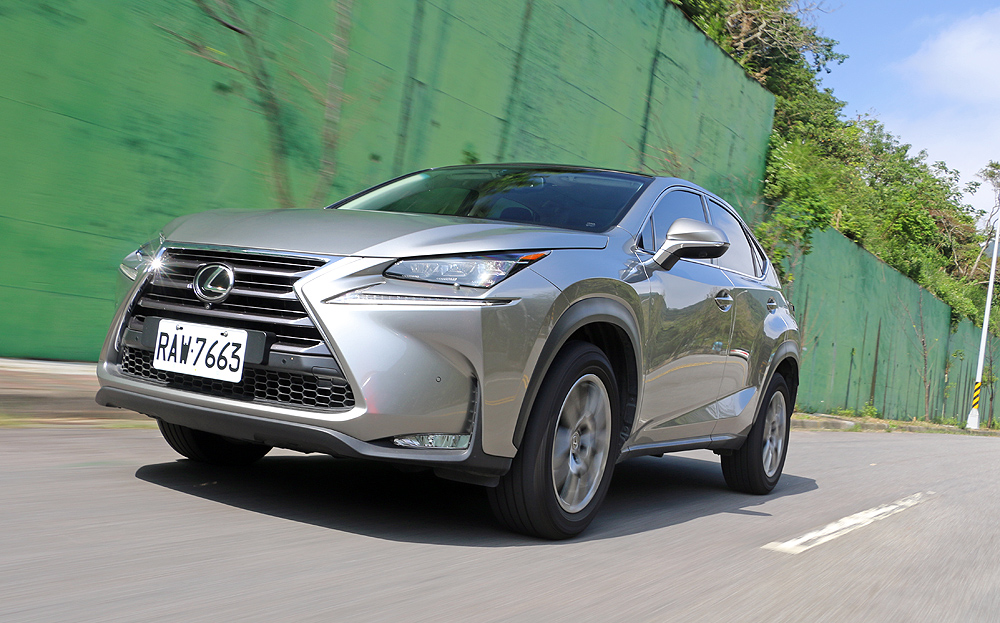 以小搏大!200萬級潛力新秀《BMW X1 sDrive20i》對決強敵《Lexus NX 200t》,動力篇 以小搏大!200萬級潛力新秀《BMW X1 sDrive20i》對決強敵《Lexus NX 200t》,動力篇