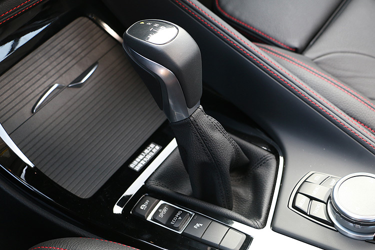 C / P值先決!《BMW X1》sDrive20i與《Lexus NX 200t》旗艦版的空間、配備優劣之爭 C / P值先決!《BMW X1》sDrive20i與《Lexus NX 200t》旗艦版的空間、配備優劣之爭