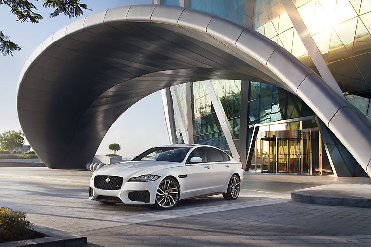 Jaguar XE贈車道偏離警示 XF大改款將於11月中旬登臺 Jaguar XE贈車道偏離警示 XF大改款將於11月中旬登臺