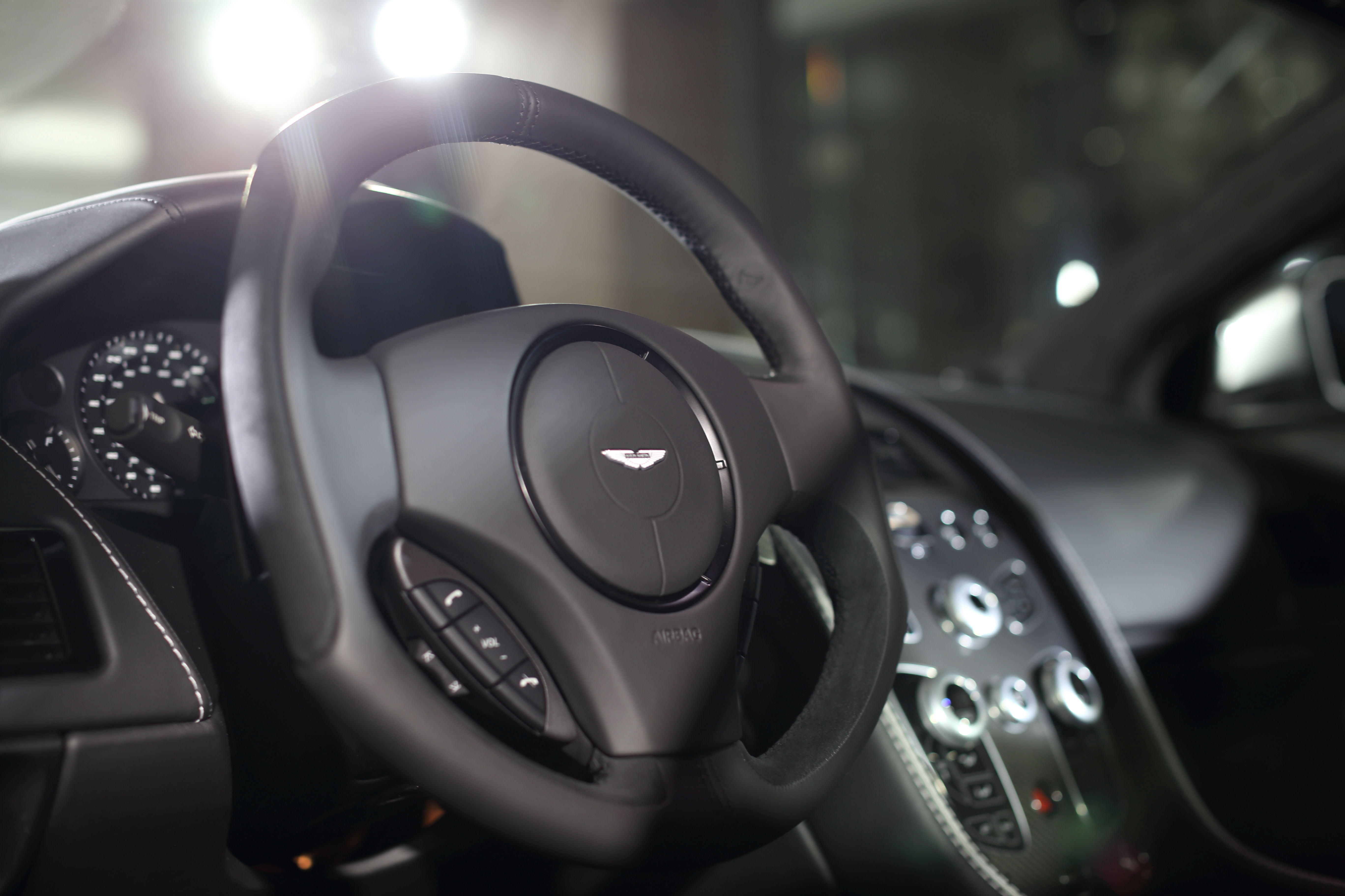 惡魔退散!007專屬式樣《Aston Martin DB9 GT Bond Edition》抵台限量開賣 惡魔退散!007專屬式樣《Aston Martin DB9 GT Bond Edition》抵台限量開賣