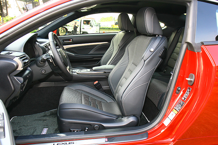 車系全員到齊!《Lexus RC 200t / RC 300h》239萬元起搶攻豪華轎跑市場 車系全員到齊!《Lexus RC 200t / RC 300h》239萬元起搶攻豪華轎跑市場