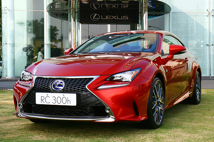 車系全員到齊!《Lexus RC 200t / RC 300h》239萬元起搶攻豪華轎跑市場 車系全員到齊!《Lexus RC 200t / RC 300h》239萬元起搶攻豪華轎跑市場