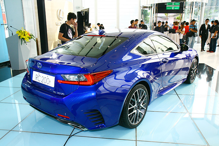 車系全員到齊!《Lexus RC 200t / RC 300h》239萬元起搶攻豪華轎跑市場 車系全員到齊!《Lexus RC 200t / RC 300h》239萬元起搶攻豪華轎跑市場