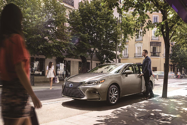 《Lexus》成為第52屆金馬獎專屬指定座駕 《Lexus》成為第52屆金馬獎專屬指定座駕