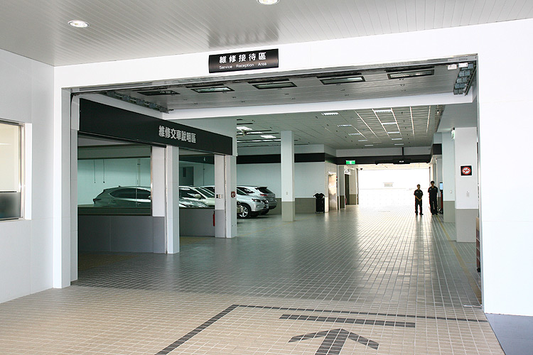 「大」有看頭!全新《Lexus LX 570》引領揭示東南亞最大Lexus旗艦中心 「大」有看頭!全新《Lexus LX 570》引領揭示東南亞最大Lexus旗艦中心