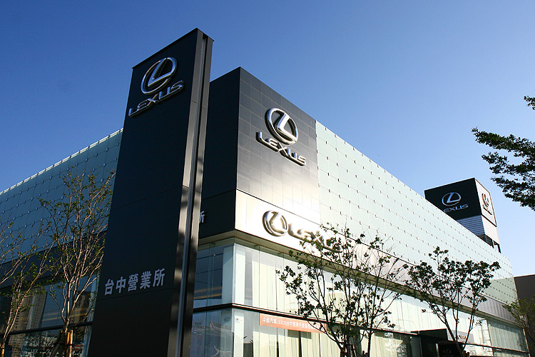 「大」有看頭!全新《Lexus LX 570》引領揭示東南亞最大Lexus旗艦中心 「大」有看頭!全新《Lexus LX 570》引領揭示東南亞最大Lexus旗艦中心
