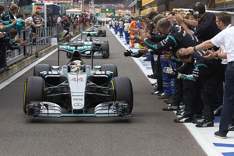 賓士《Mercedes AMG Petronas》車隊提前稱霸 閉幕站阿布達比同樣令人期待 賓士《Mercedes AMG Petronas》車隊提前稱霸 閉幕站阿布達比同樣令人期待