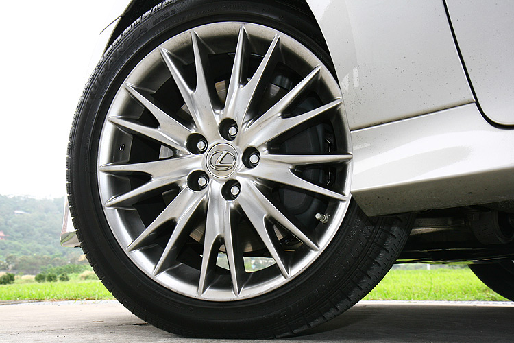 揠苗助長?!小改款《Lexus GS 200t》頂級版嚐鮮試駕 揠苗助長?!小改款《Lexus GS 200t》頂級版嚐鮮試駕