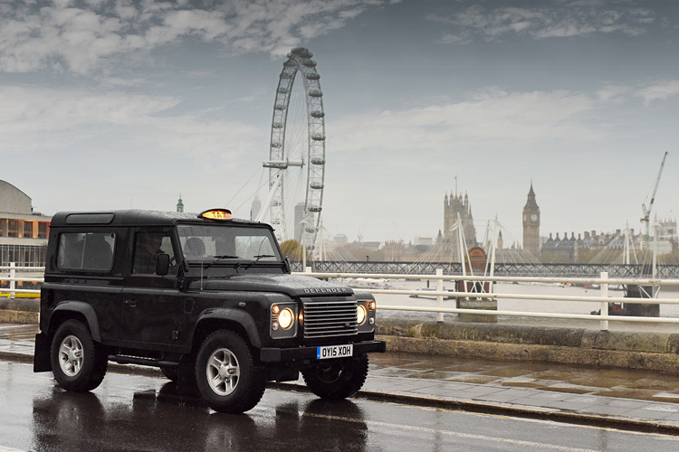 為慈善拍賣暖身 《Land Rover Defender》計程車現身倫敦街頭 為慈善拍賣暖身 《Land Rover Defender》計程車現身倫敦街頭