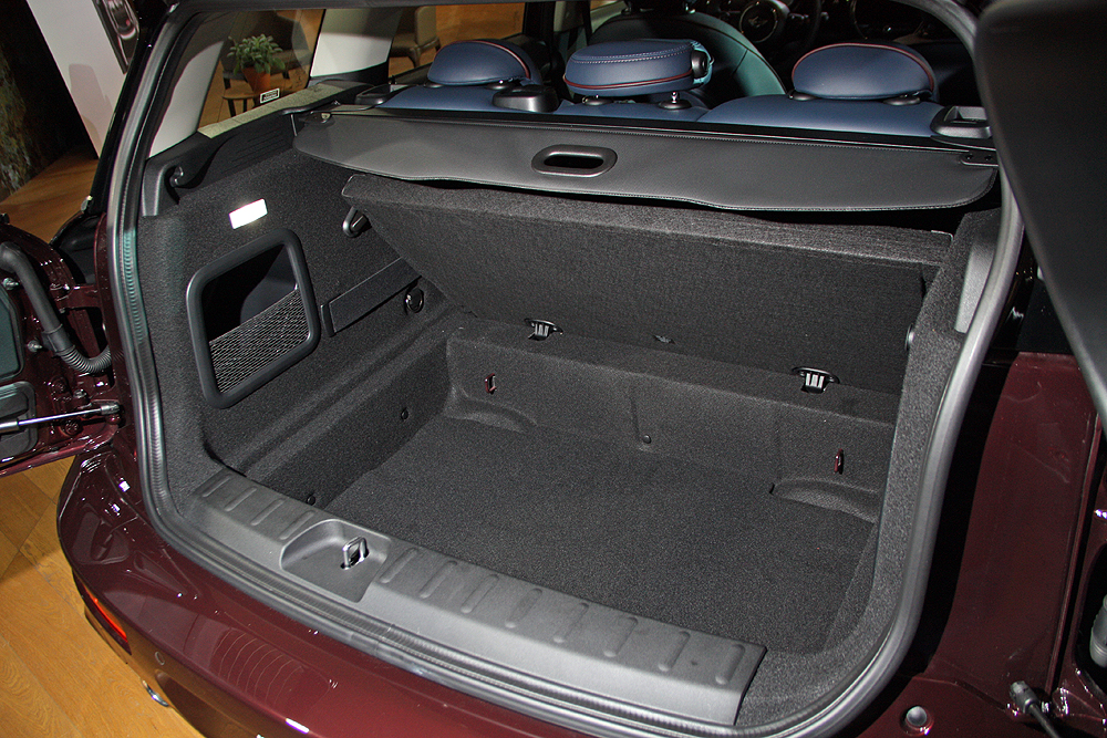 當MINI不再「mini」 全新大改款《MINI Clubman》預售價163萬元起搶先預覽! 當MINI不再「mini」 全新大改款《MINI Clubman》預售價163萬元起搶先預覽!