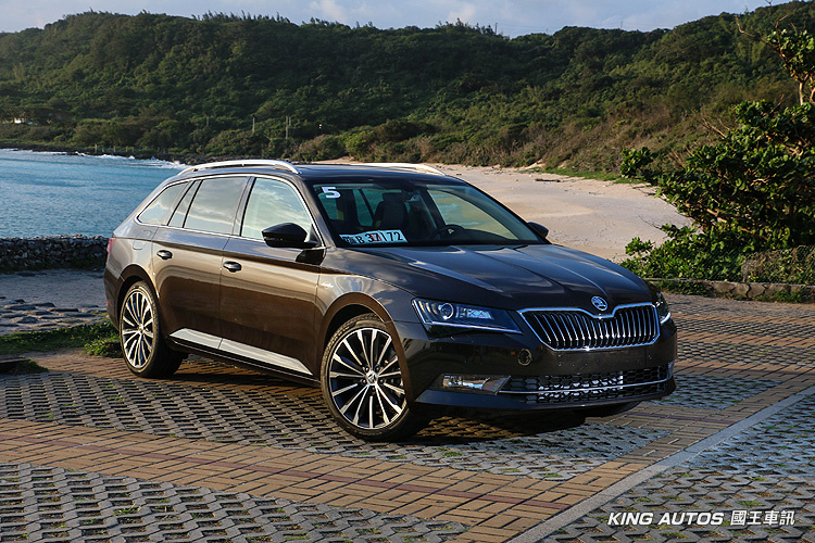 全車系標配9氣囊 《Škoda Superb》優惠價112.9萬元起強勢抵臺 全車系標配9氣囊 《Škoda Superb》優惠價112.9萬元起強勢抵臺