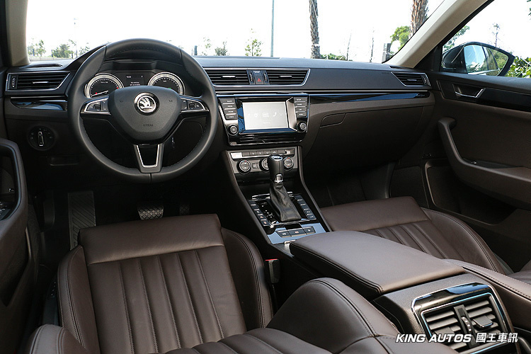 全車系標配9氣囊 《Škoda Superb》優惠價112.9萬元起強勢抵臺 全車系標配9氣囊 《Škoda Superb》優惠價112.9萬元起強勢抵臺