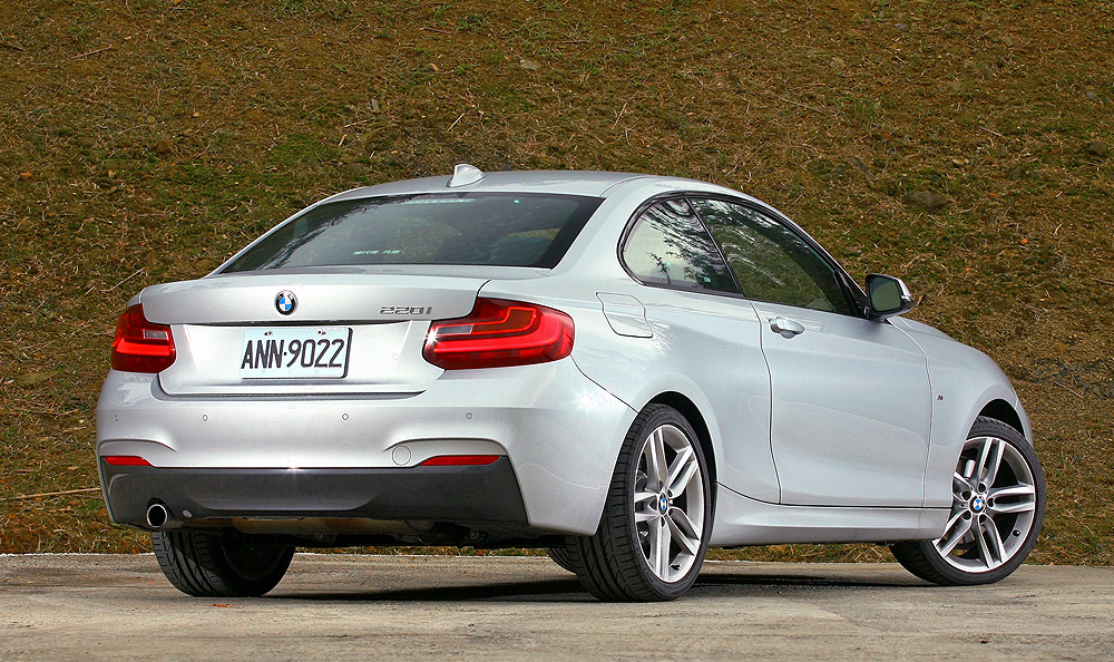 【說走就走】國王女孩聖誕getaway ×《BMW 220i Coupe》 【說走就走】國王女孩聖誕getaway ×《BMW 220i Coupe》