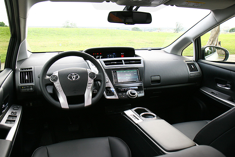 五人坐愜意、七人坐也可以 豐田《Toyota Prius α》輕鬆試 五人坐愜意、七人坐也可以 豐田《Toyota Prius α》輕鬆試