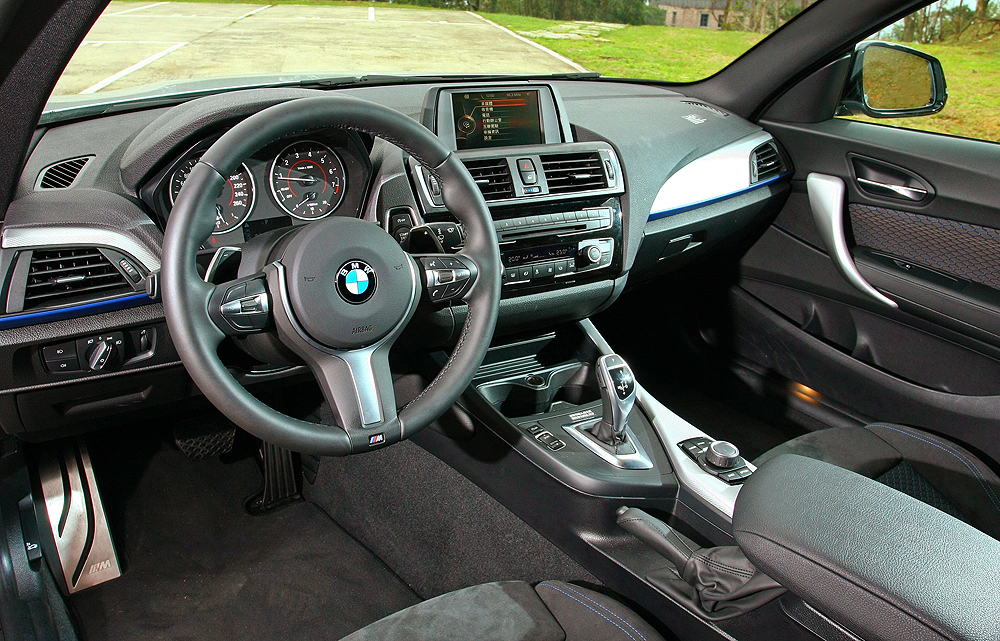 【說走就走】國王女孩聖誕getaway ×《BMW 220i Coupe》 【說走就走】國王女孩聖誕getaway ×《BMW 220i Coupe》