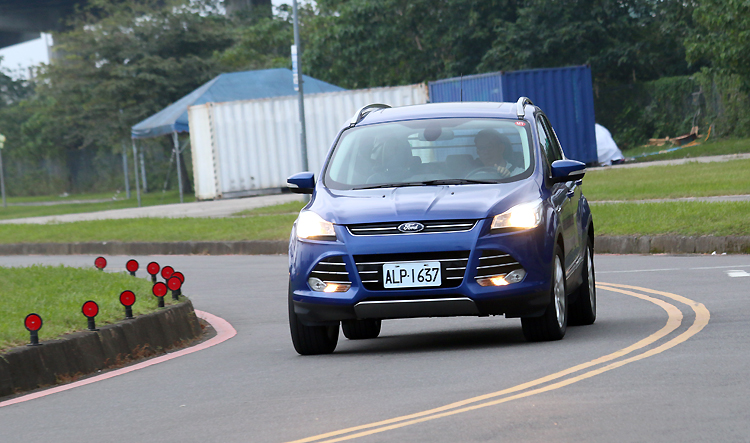 百萬級渦輪休旅評比二部曲 福特《Ford Kuga》V.S 納智捷《Luxgen U6 Turbo Eco Hyper》操控之爭 百萬級渦輪休旅評比二部曲 福特《Ford Kuga》V.S 納智捷《Luxgen U6 Turbo Eco Hyper》操控之爭