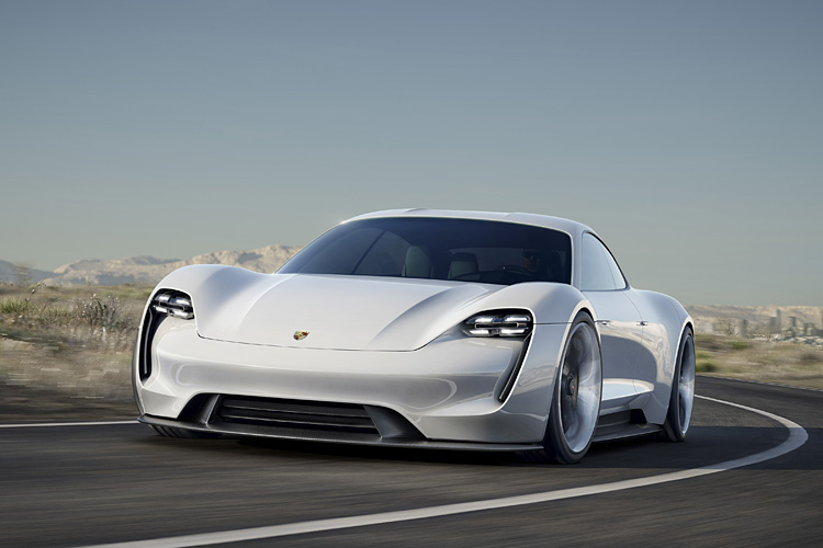 《Porsche 718》車系2016年重返 Porsche 2015年回顧影片大賣關子 《Porsche 718》車系2016年重返 Porsche 2015年回顧影片大賣關子