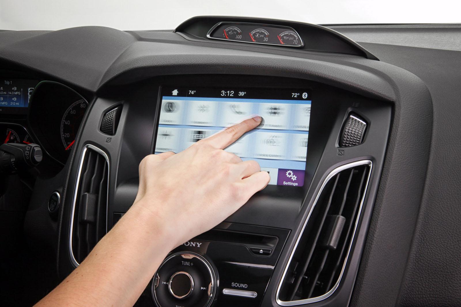 跟上手機APP遠端控制潮流 福特小改款《Ford Escape》即將搭載最新「SYNC Connect科技」 跟上手機APP遠端控制潮流 福特小改款《Ford Escape》即將搭載最新「SYNC Connect科技」