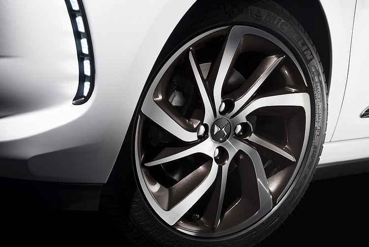 續朝高級化邁進 改款《DS Automobiles DS 3》亮相 續朝高級化邁進 改款《DS Automobiles DS 3》亮相
