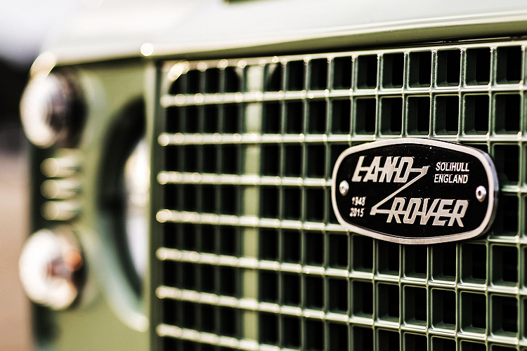 英倫軍用車款典範 最後一輛《Land Rover Defender》步下生產線 英倫軍用車款典範 最後一輛《Land Rover Defender》步下生產線