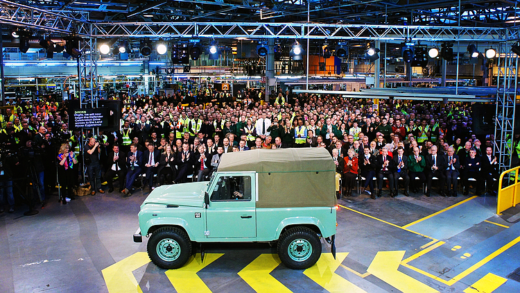 英倫軍用車款典範 最後一輛《Land Rover Defender》步下生產線 英倫軍用車款典範 最後一輛《Land Rover Defender》步下生產線