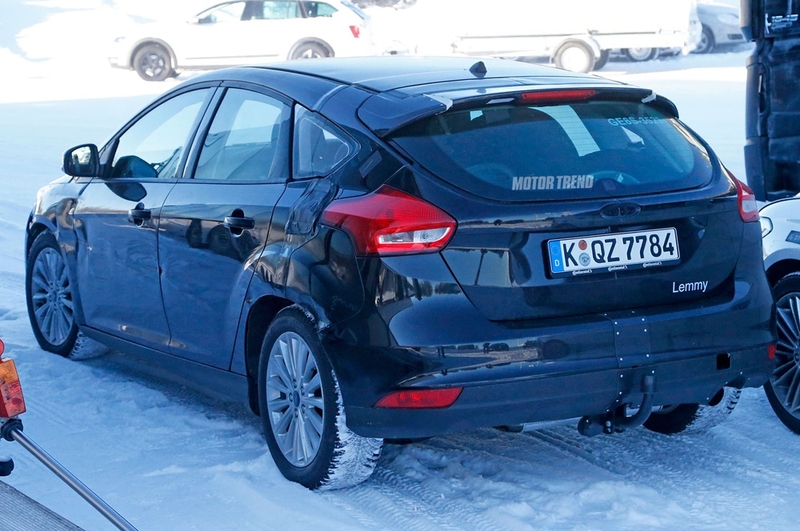 新一代《Ford Focus》測試車被拍? 第四代車型軸距加長,預告2018年登場 新一代《Ford Focus》測試車被拍? 第四代車型軸距加長,預告2018年登場