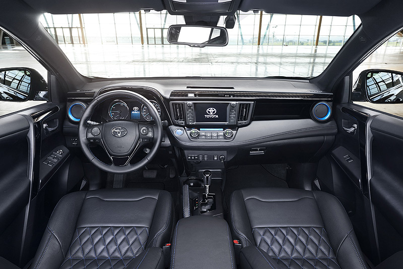 不讓C-HR專美 豐田《Toyota》推出《RAV4 Sapphire Hybrid》showcar試水溫 不讓C-HR專美 豐田《Toyota》推出《RAV4 Sapphire Hybrid》showcar試水溫