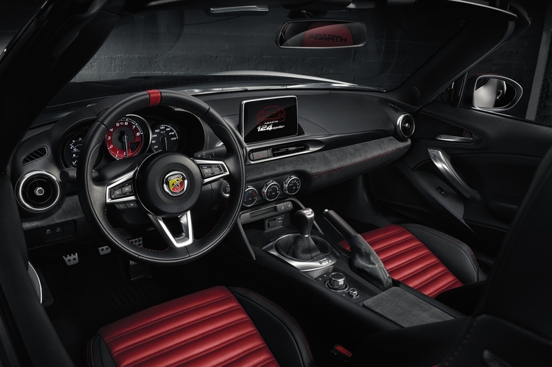 教父級MX-5毒蠍加持!《Abarth 124 Spider》勁裝現身日內瓦車展 教父級MX-5毒蠍加持!《Abarth 124 Spider》勁裝現身日內瓦車展