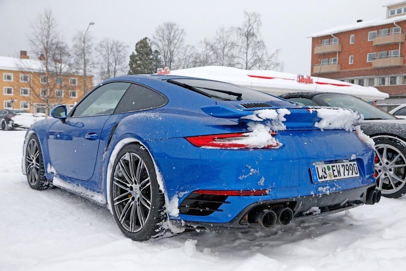 最強911現形上看700匹馬力 新世代《Porsche 911 GT2 RS》測試車雪地展身手 最強911現形上看700匹馬力 新世代《Porsche 911 GT2 RS》測試車雪地展身手